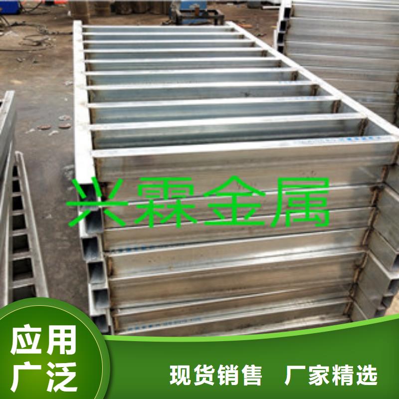 橋梁護(hù)欄碳鋼防撞護(hù)欄用心制造