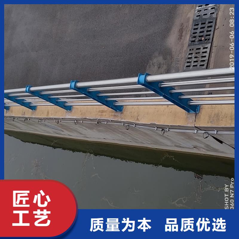 蘭州內(nèi)襯不銹鋼復(fù)合管批發(fā){lcbaiqiang}防撞護(hù)欄廠家