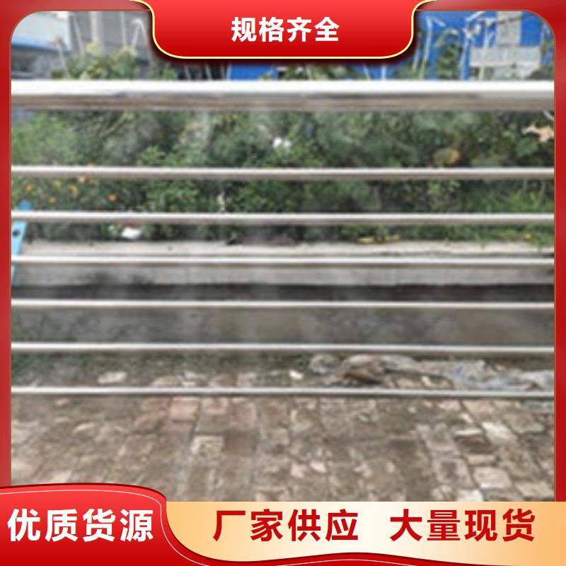河道兩側(cè)圍欄