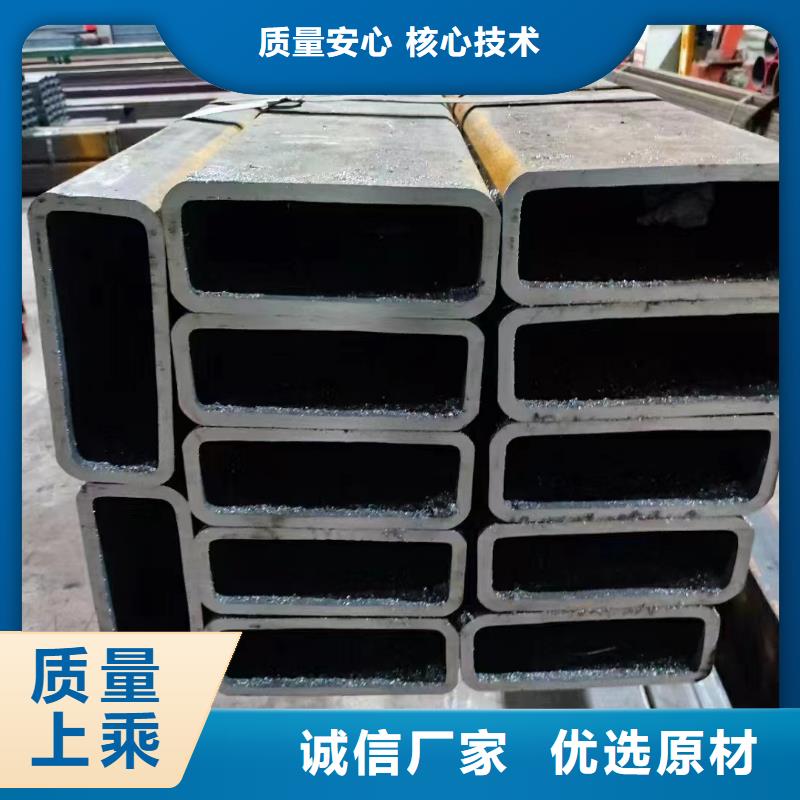 無縫方矩管是一種具有中空截面周邊沒有接縫的長條鋼材。管內(nèi)是中空的，有設(shè)定一定的橫截面積，大量用作輸送流體的管道，如輸送石油、天然氣、煤氣、水及某些固體物料的管道等，圓環(huán)截面在承受內(nèi)部或外部徑向壓力時，受力較均勻，因此，絕大多數(shù)鋼管是圓管。但是，圓管也有一定的局限性，如在受平面彎曲的條件下，圓管就不如方、矩形管抗彎強(qiáng)度大，一些農(nóng)機(jī)具骨架、鋼木家具等就常用方、矩形管。-點(diǎn)擊洽談