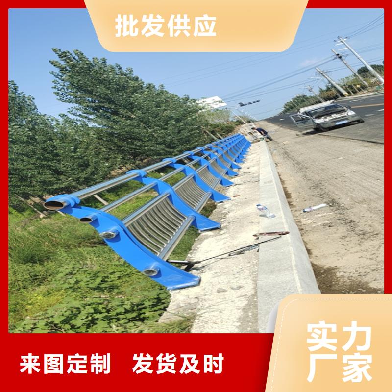 
Q355D橋梁河道防撞欄桿
鍍鋅管噴塑橋梁景觀護(hù)欄款式新穎