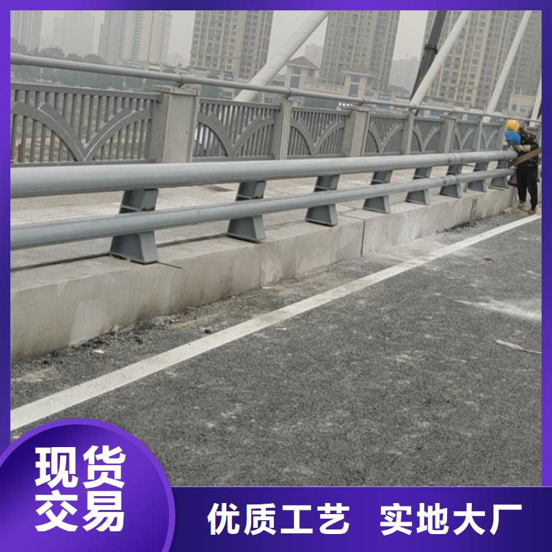 氟碳漆噴塑防撞護欄不銹鋼復合管欄桿廠家產地工廠