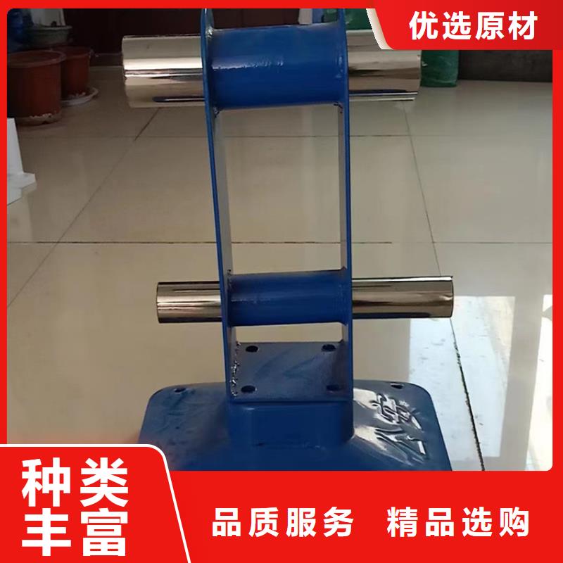 鐵管噴塑防撞護(hù)欄表面光亮造型美觀