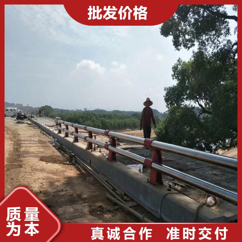 鍍鋅管木紋轉印護欄色彩鮮亮表面光潔展鴻護欄廠家有誠信