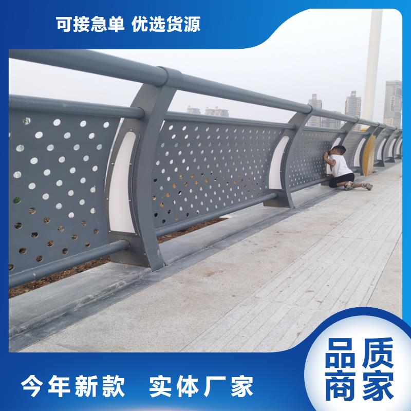 靜電噴塑防撞護欄抗撞擊強度高