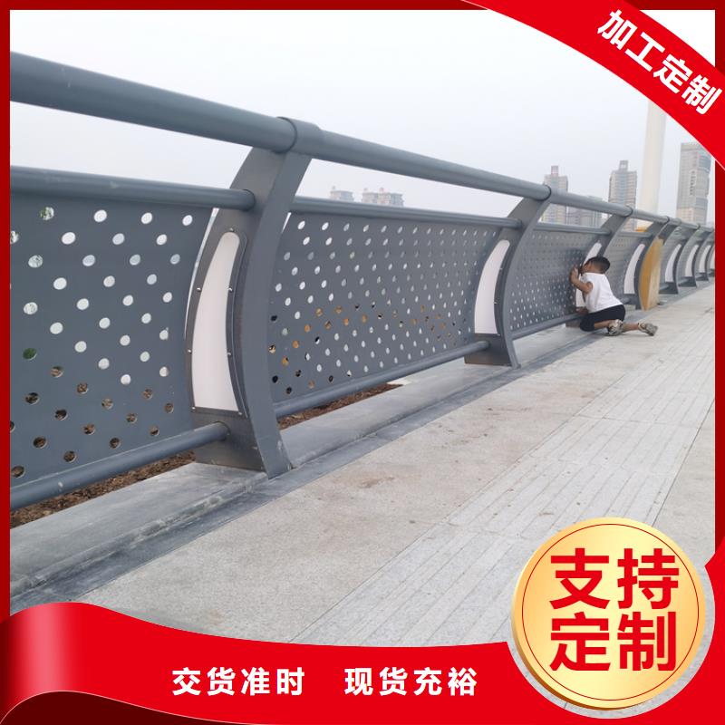 碳素鋼復合管護欄色彩鮮亮強度高
