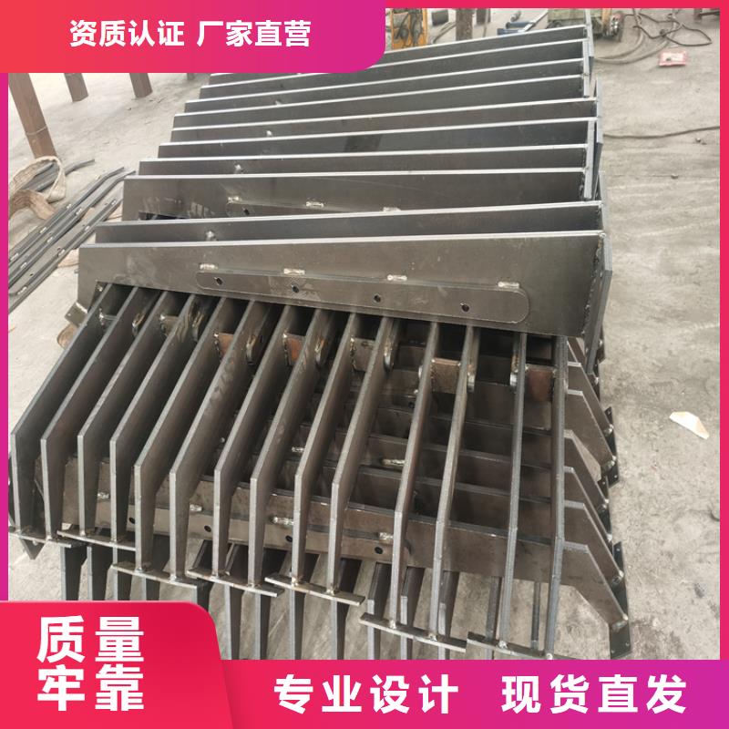 藍色鋼板穿孔立柱來展鴻護欄訂購