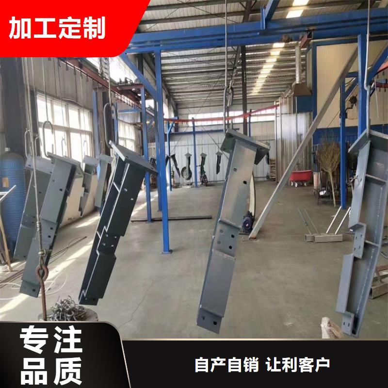藍色鋼板穿孔立柱來展鴻護欄訂購
