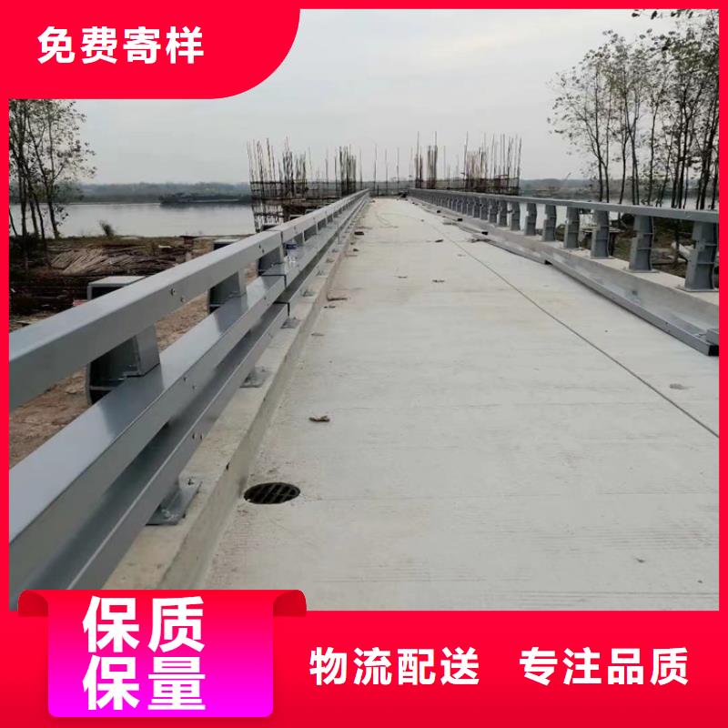 鍍鋅管噴塑防撞欄桿具有良好的自潔性展鴻護欄質量可靠