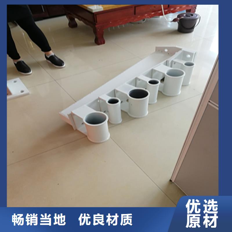 三橫梁橋梁防撞護欄按客戶要求定制展鴻護欄售后有保障