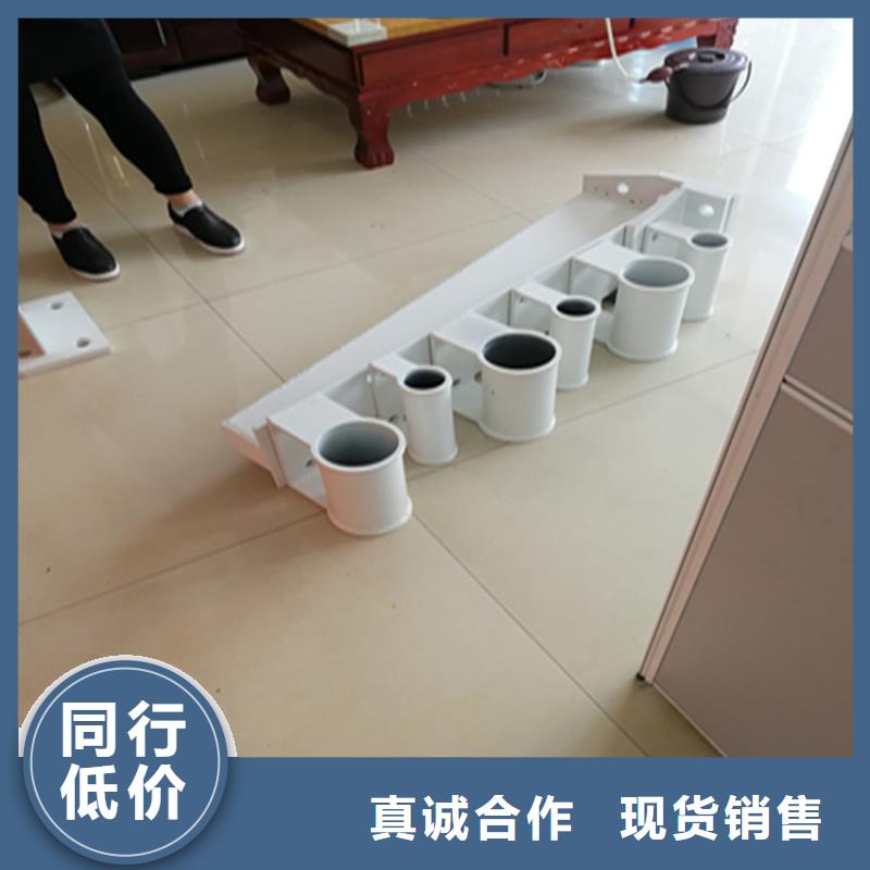 鋼板包廂防撞護(hù)欄環(huán)保強(qiáng)度高展鴻護(hù)欄廠家