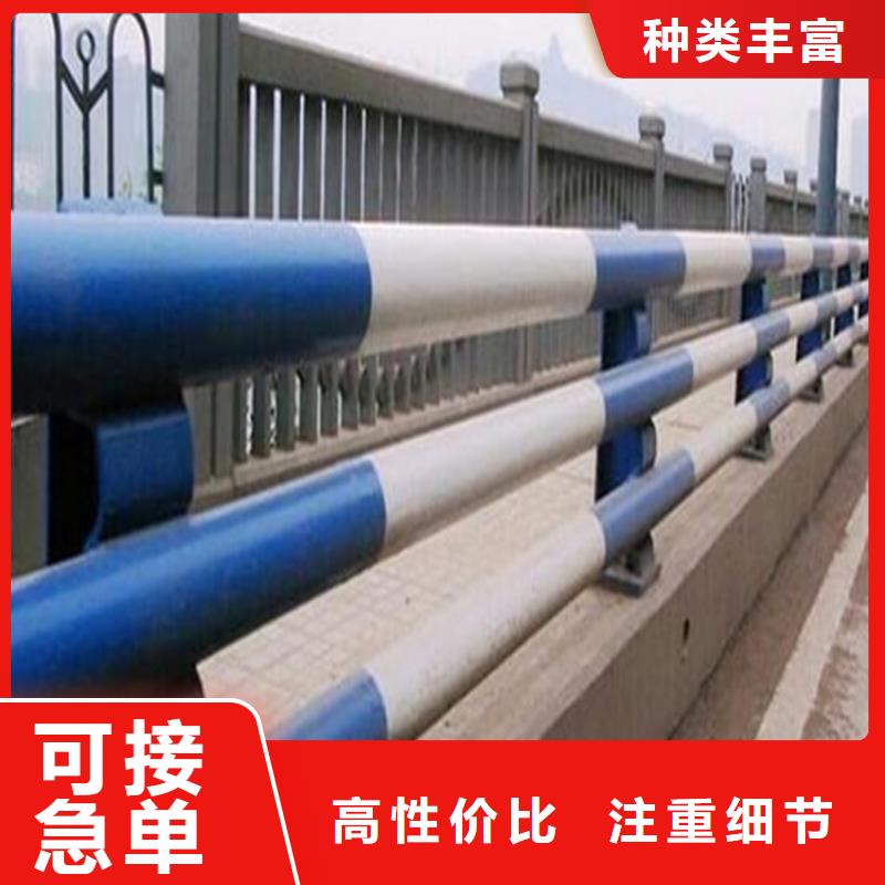 鍍鋅管木紋轉印護欄色彩鮮亮表面光潔展鴻護欄廠家有誠信