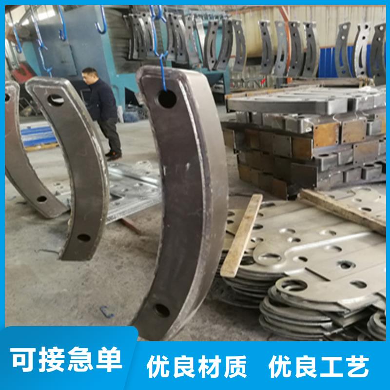 靜電噴塑河道欄桿立柱設(shè)計(jì)科學(xué)合理展鴻護(hù)欄廠家有誠信