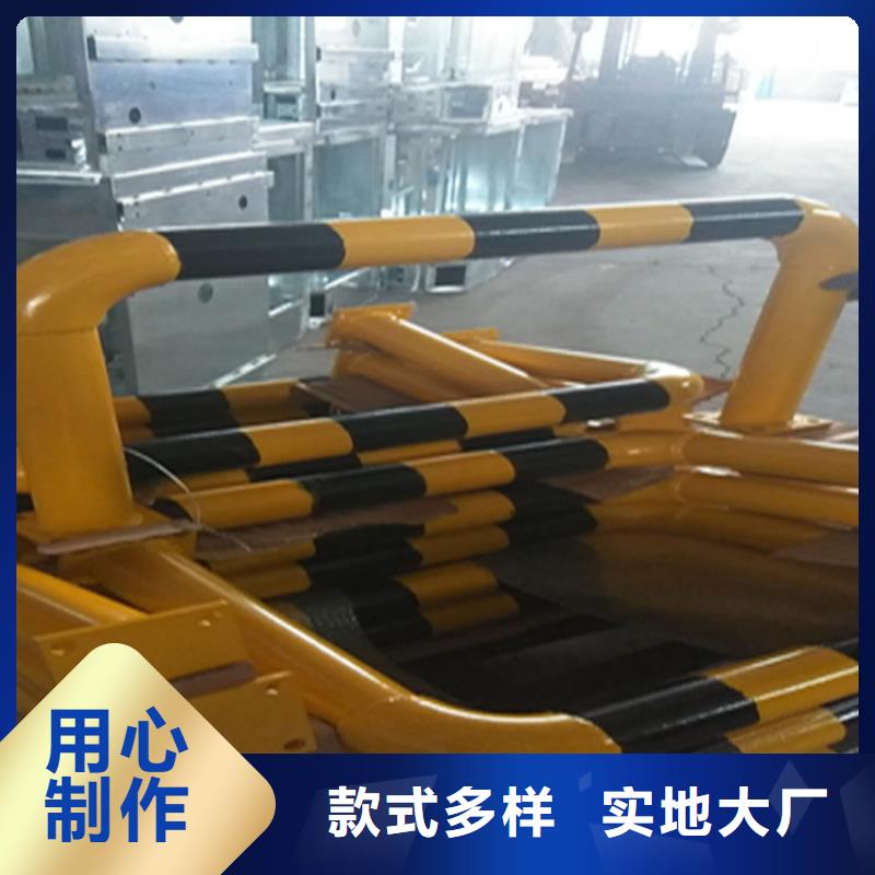 氟碳漆鋼板護(hù)欄立柱耐高溫美觀實(shí)用