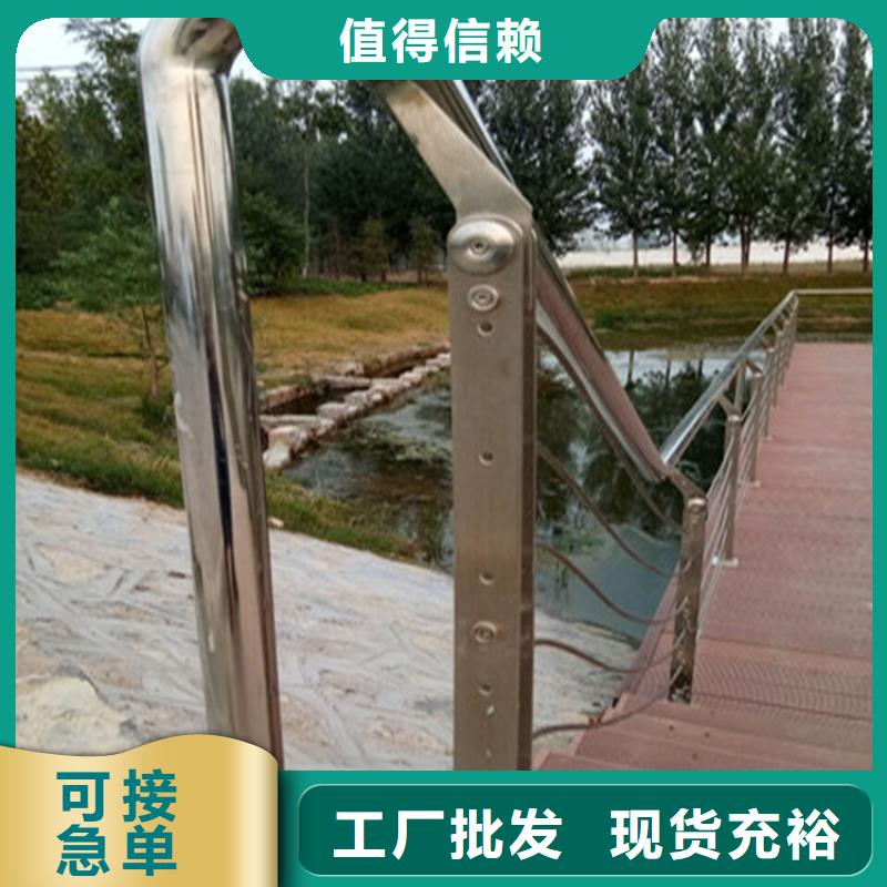 鍍鋅管噴塑防撞欄桿具有良好的自潔性展鴻護欄質量可靠