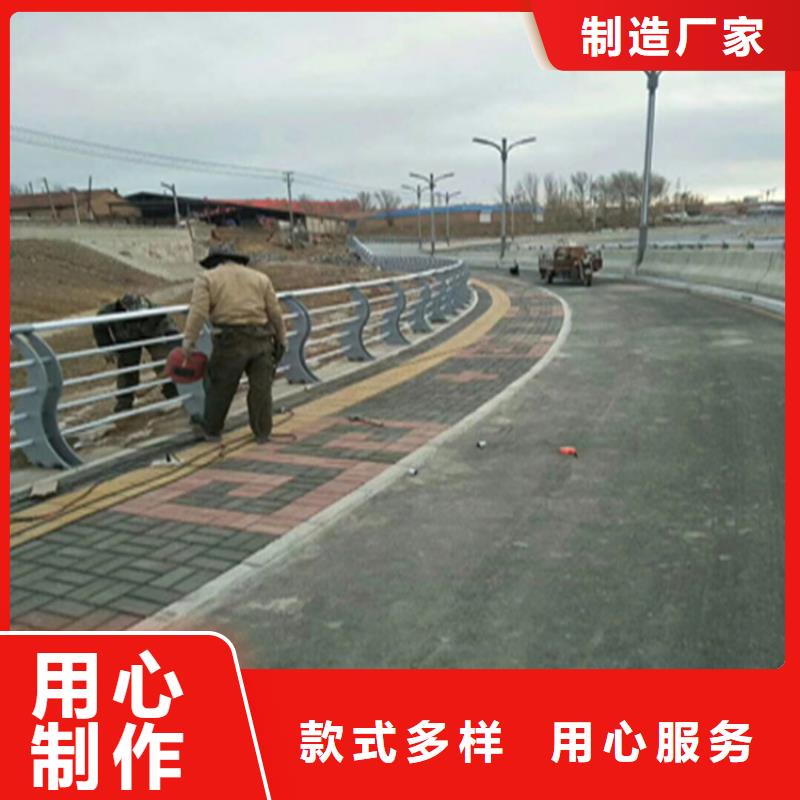 藍色鋼板穿孔立柱來展鴻護欄訂購