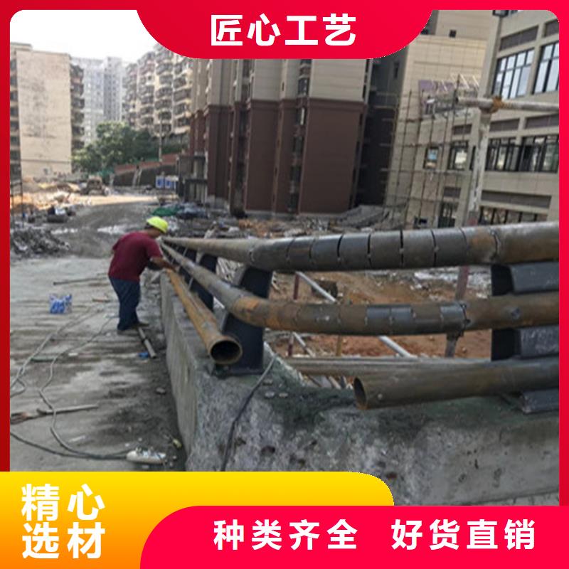 鍍鋅管噴塑防撞欄桿耐低溫不開裂選展鴻護欄后顧無憂