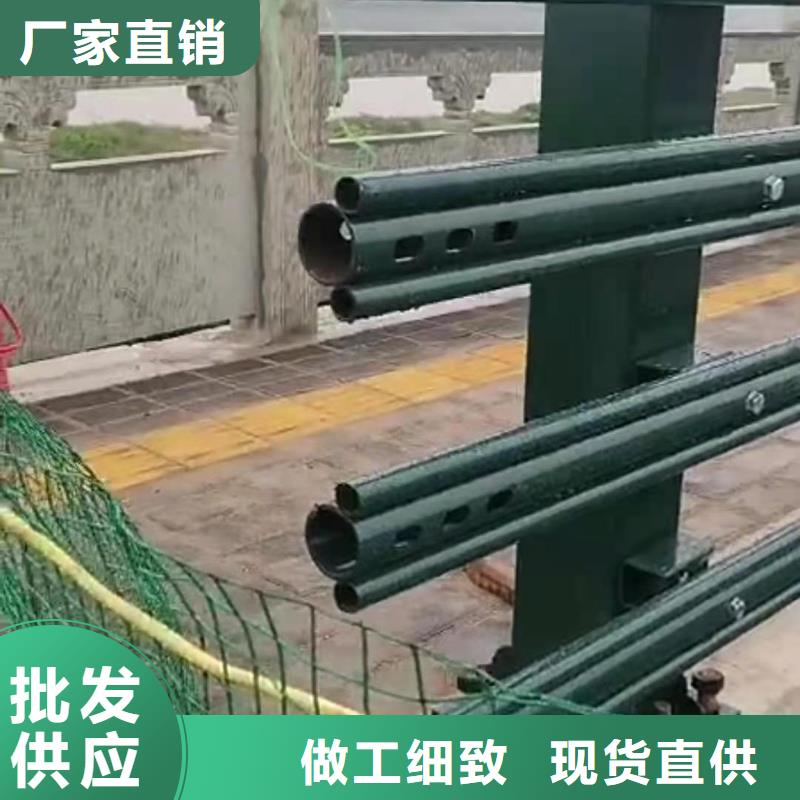 LED道路燈光護欄專業安裝團隊山東護欄實體廠家