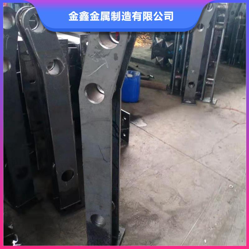 不銹鋼復(fù)合管護(hù)欄經(jīng)久耐用