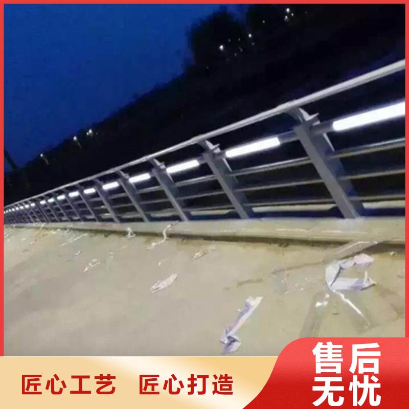 生產(chǎn)304不銹鋼復(fù)合管護欄立柱欄桿