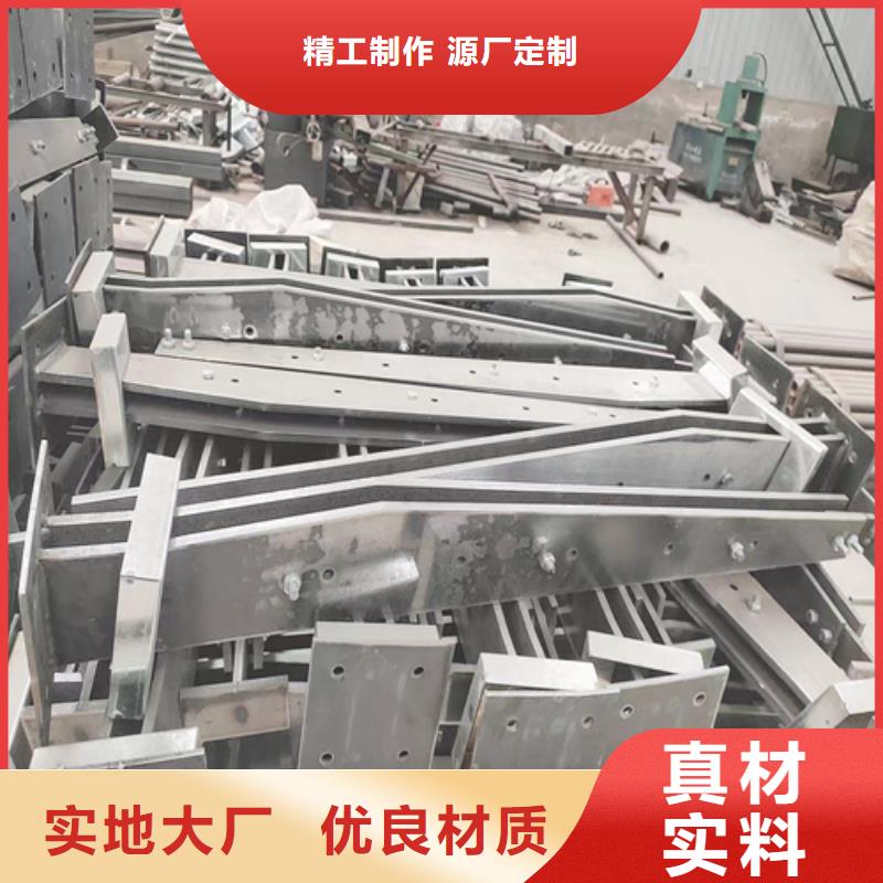 不銹鋼復合管道路護欄不易褪色