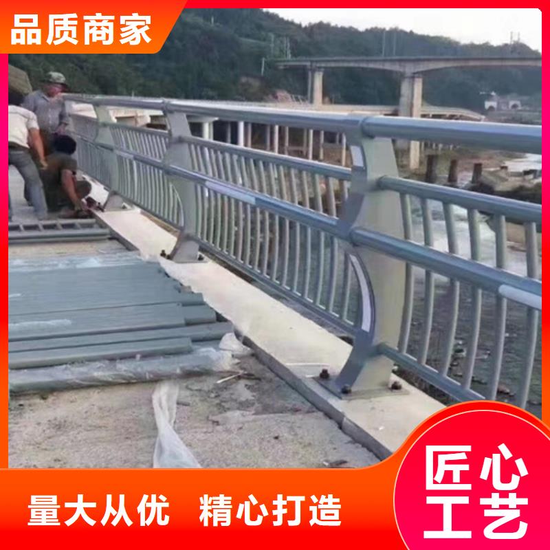 質(zhì)量優(yōu)的防撞護欄清洗車實體廠家