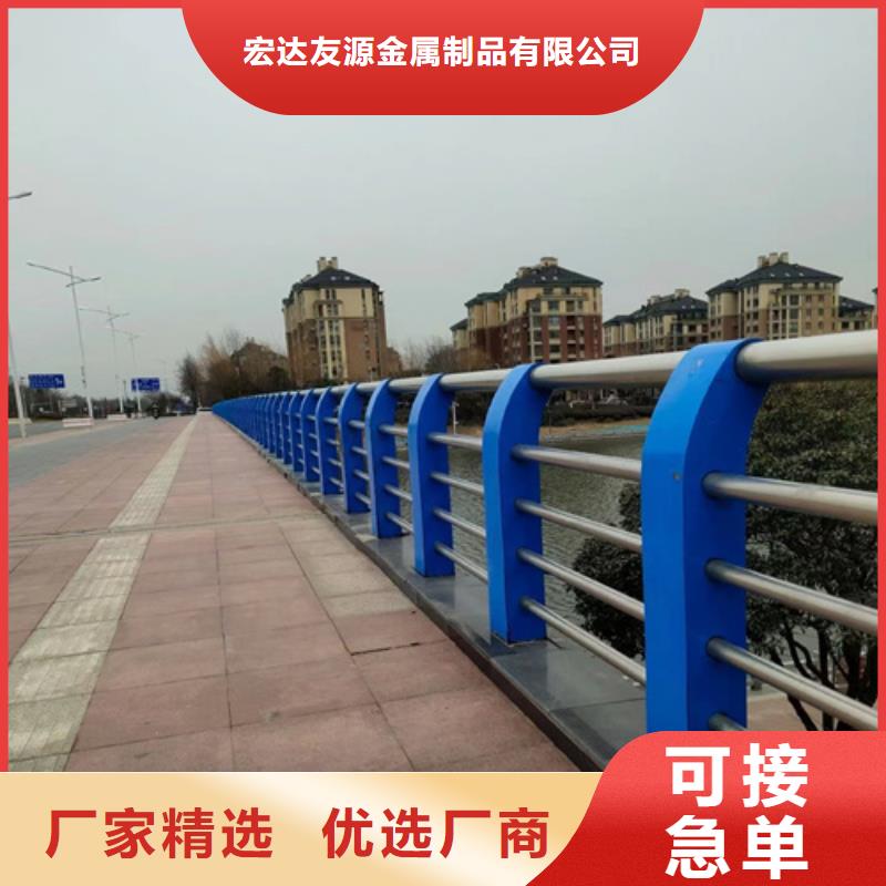 河道護欄不銹鋼木紋轉印欄桿廠家多種款式可隨心選擇