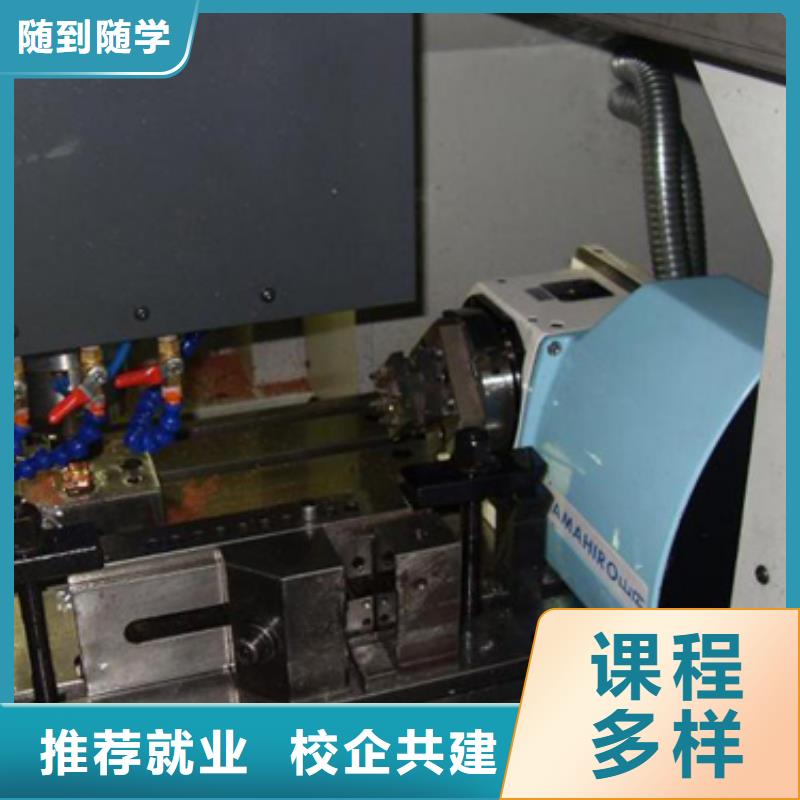 【數(shù)控培訓(xùn)虎振挖掘機(jī)學(xué)校師資力量強(qiáng)】