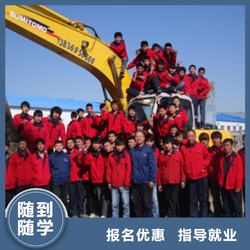 想破解高薪就業難題到虎振學校學開挖掘機