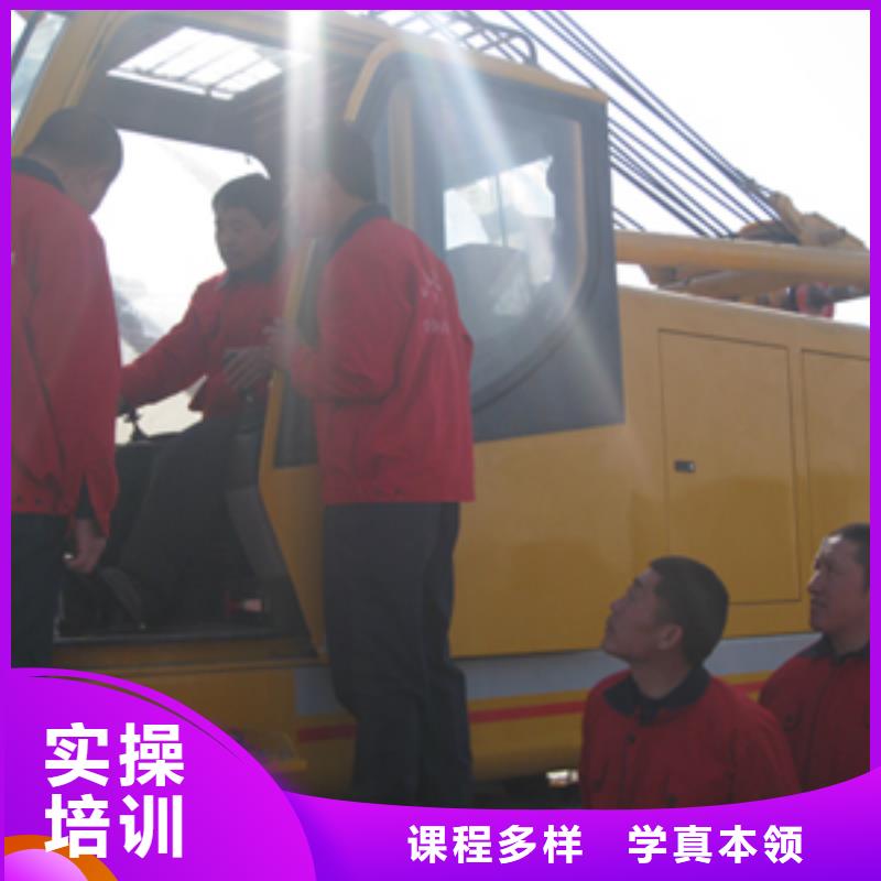 想輕松拿萬元高薪到虎振學開挖掘機