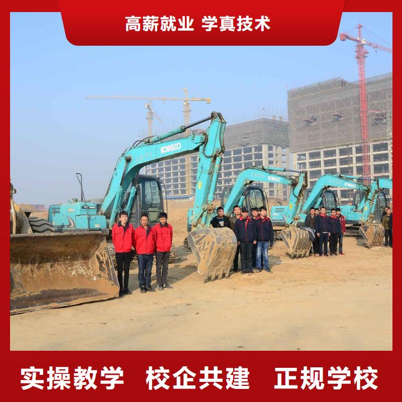 去虎振學校學挖掘機駕駛破解高薪就業難題
