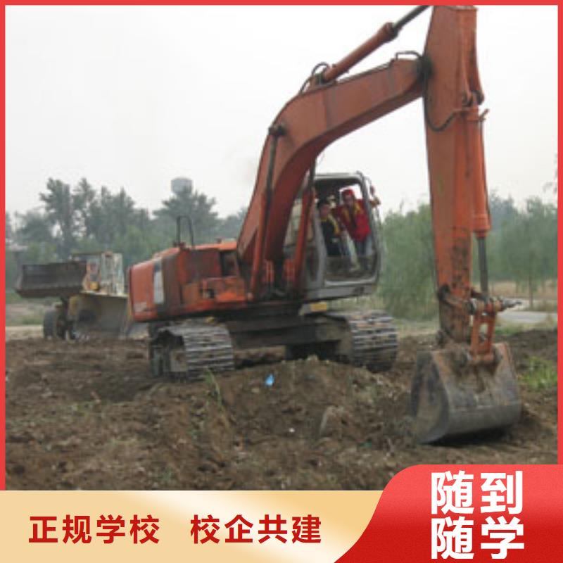 必選虎振學校學開挖掘機教學正規就業有保障