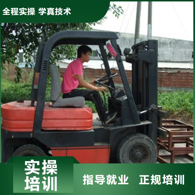 叉車培訓(xùn)課程虎振叉車操作學(xué)校校企共建