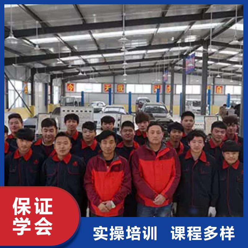 汽車維修虎振技工學(xué)校實(shí)操教學(xué)