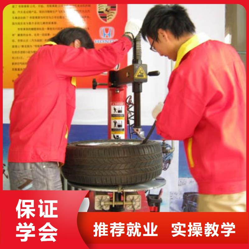 汽車維修虎振技工學(xué)校實(shí)操教學(xué)