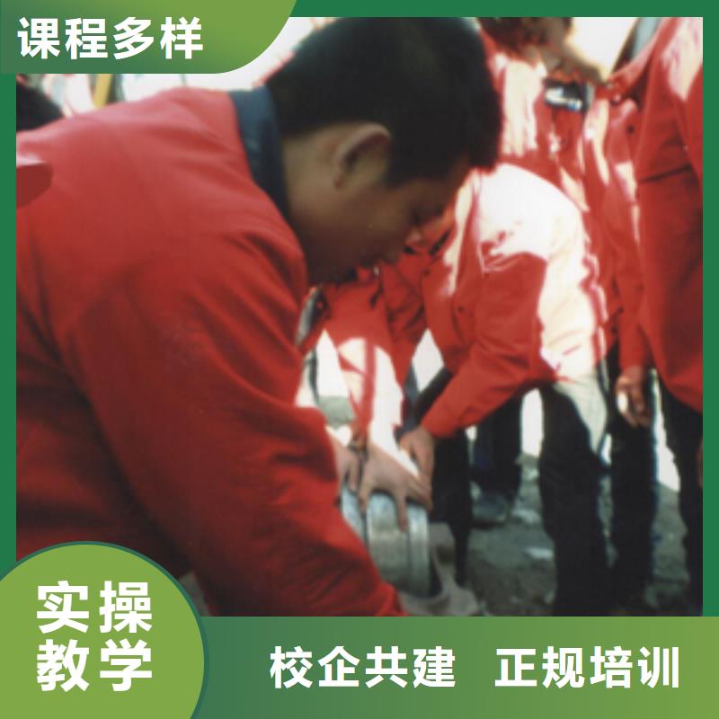 挖掘机操作_虎振学校招生电话报名优惠