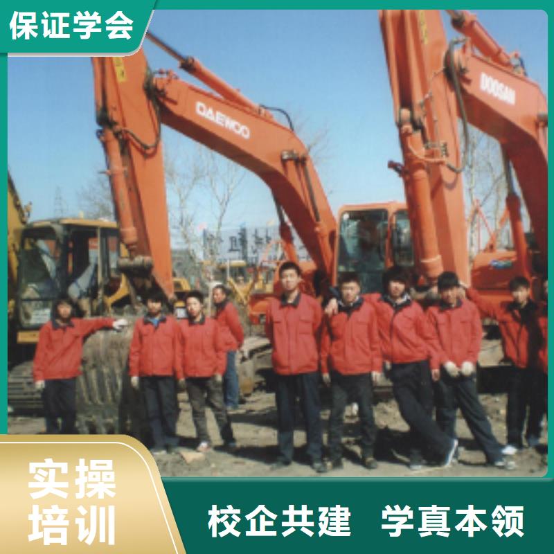 學挖掘機操作必選虎振技校怎么報名