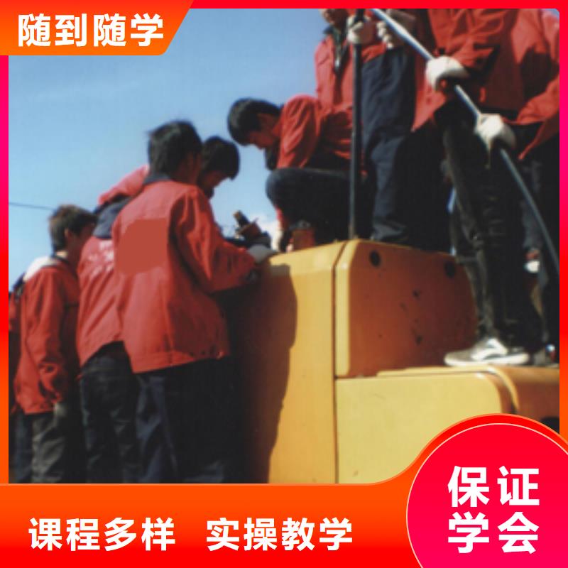 挖掘機操作-虎振汽修學校招生電話學真技術