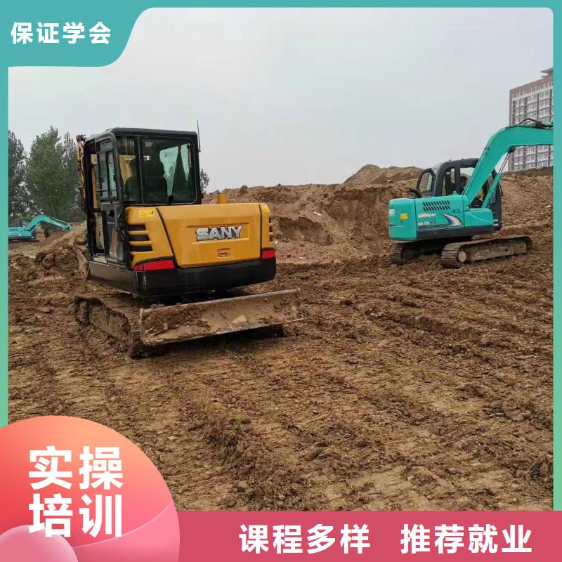 挖掘機(jī)操作保定虎振技工學(xué)校就業(yè)