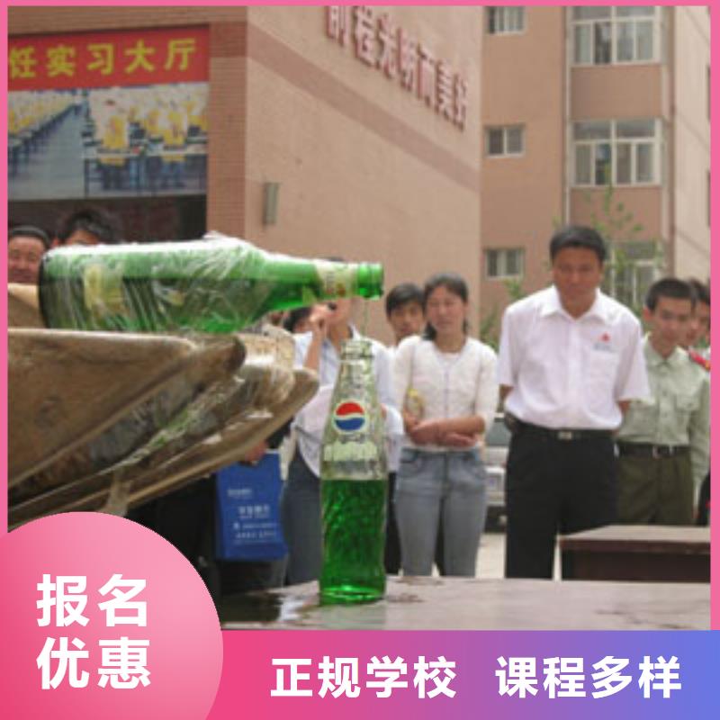 挖掘機鉤機學校招生簡章|學開挖掘機去哪里報名|就業好的鉤機學校