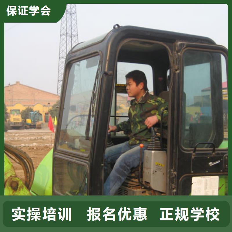 挖掘机操作_虎振学校招生电话报名优惠