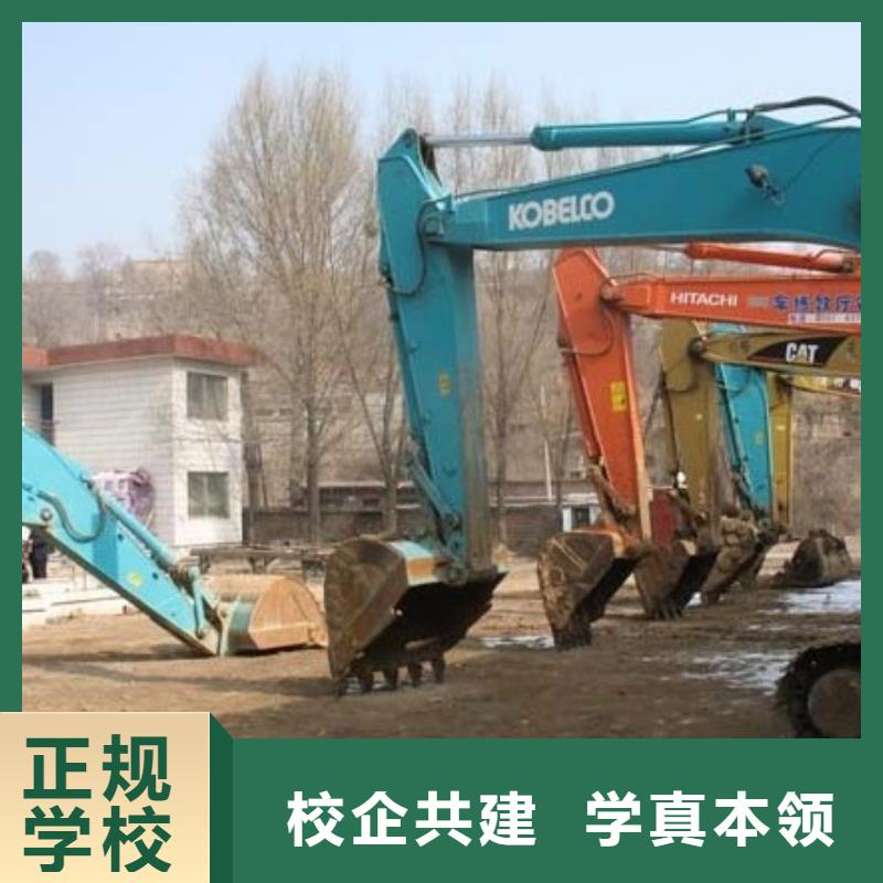 挖掘機操作-虎振汽修學校招生電話學真技術