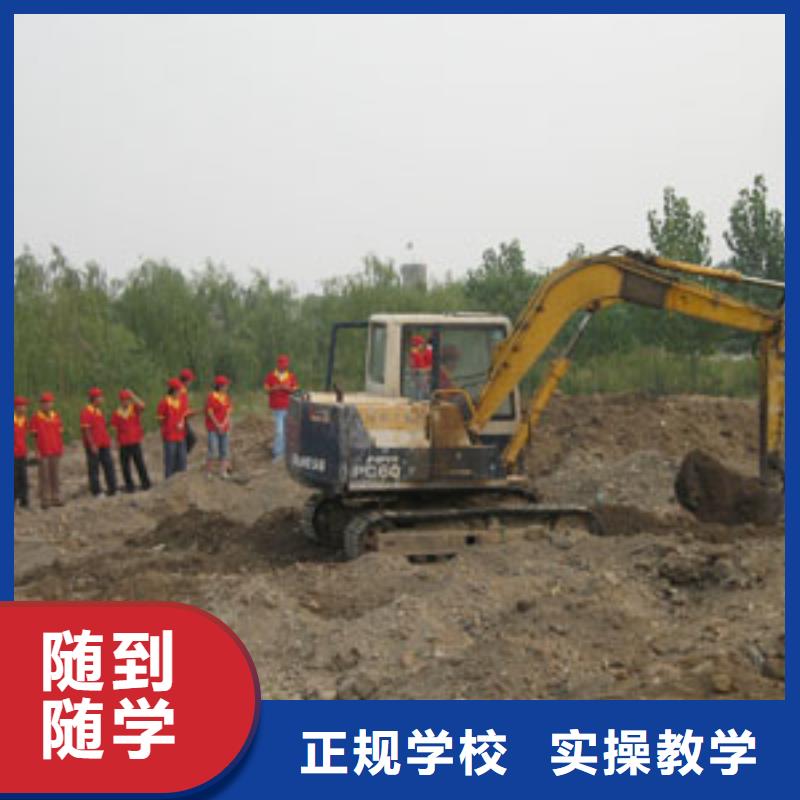【挖掘機(jī)操作】虎振汽修學(xué)校招生電話就業(yè)不擔(dān)心