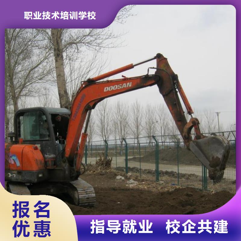 挖掘機操作-虎振汽修學校招生電話學真技術