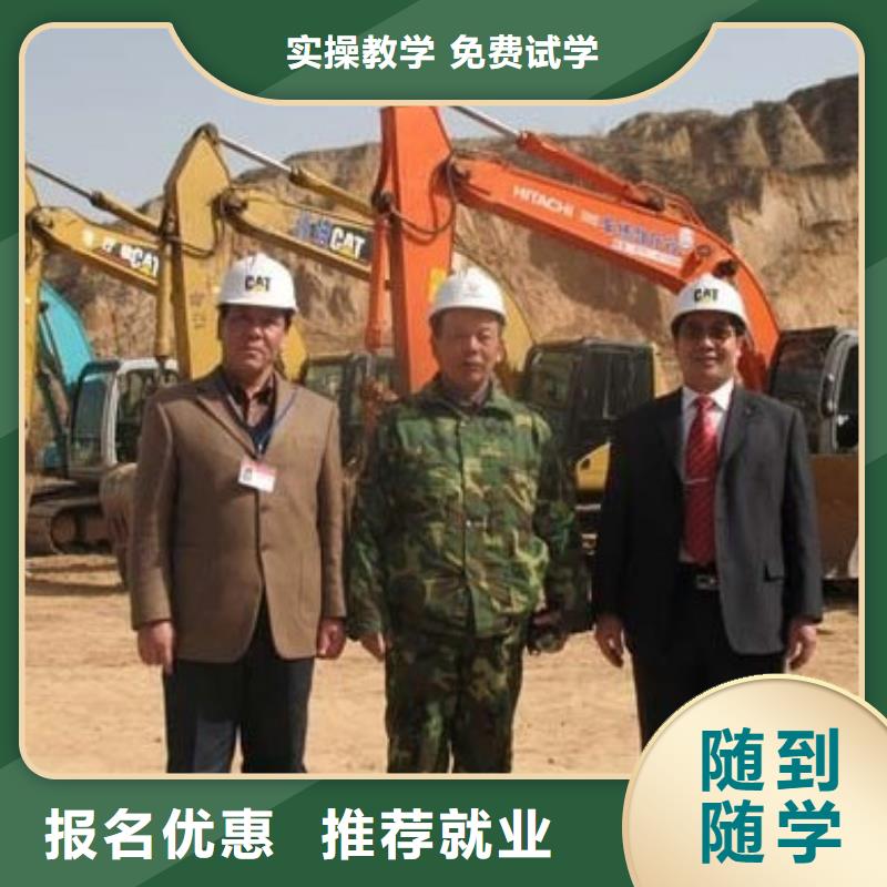 挖掘機操作-虎振汽修學校招生電話學真技術