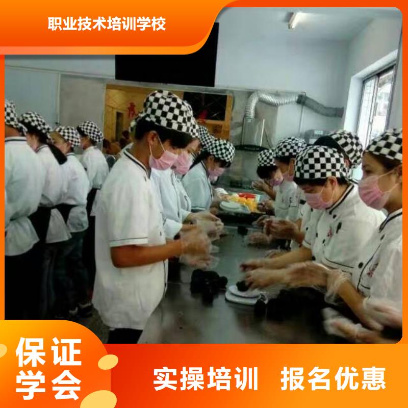 面包烘焙生日蛋糕裱花學(xué)校|學(xué)烘焙面包去哪里？中西糕點培訓(xùn)技校招生電話