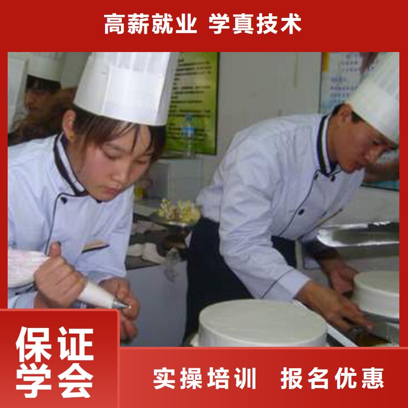 中西糕點學校|學生日蛋糕裱花去哪里？中西糕點培訓技校招生電話