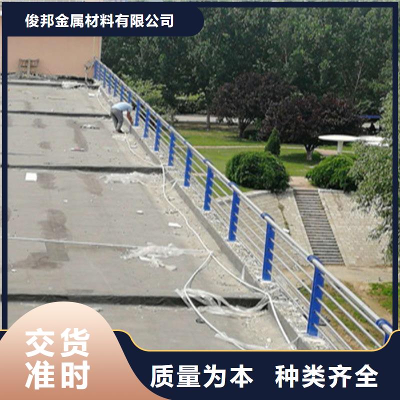景觀不銹鋼復(fù)合管護欄質(zhì)優(yōu)價格更優(yōu)