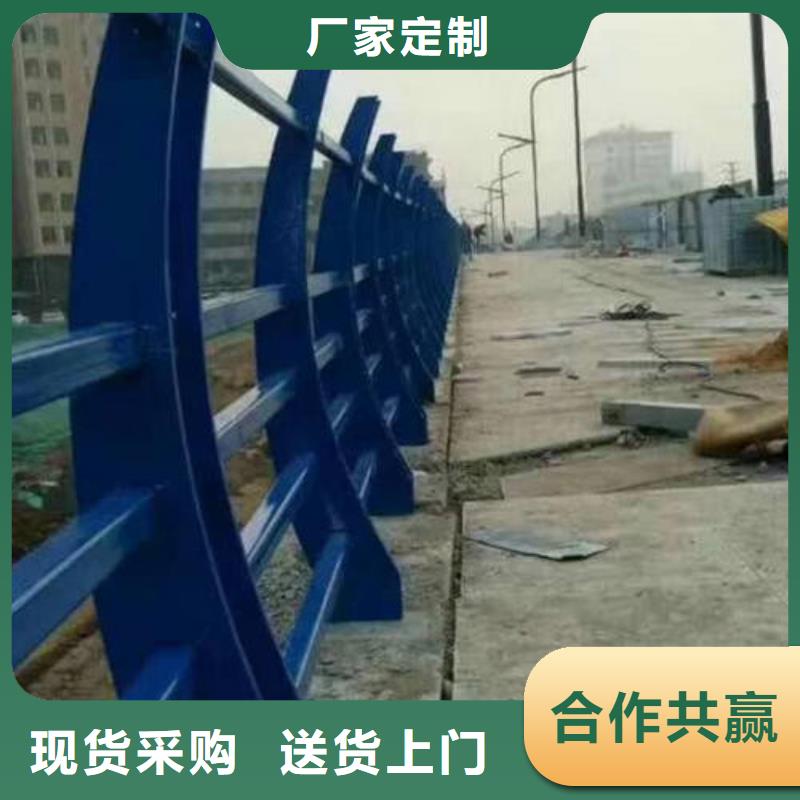 道路隔離欄桿滿足施工要求