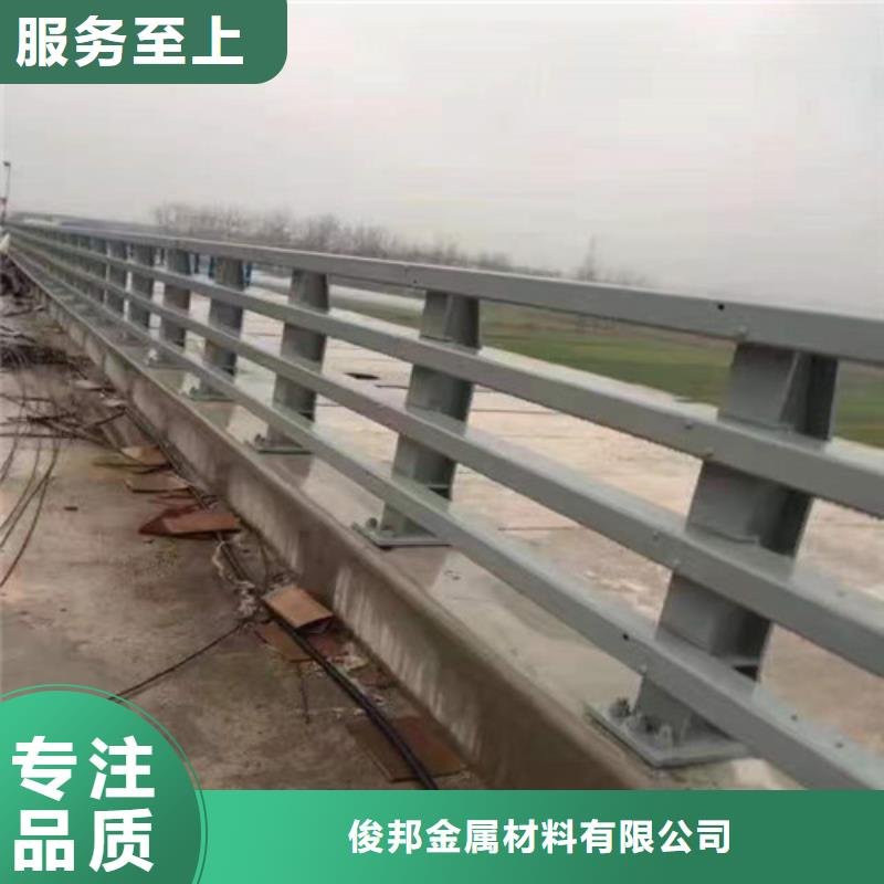 防撞護(hù)欄景觀護(hù)欄做工精細(xì)
